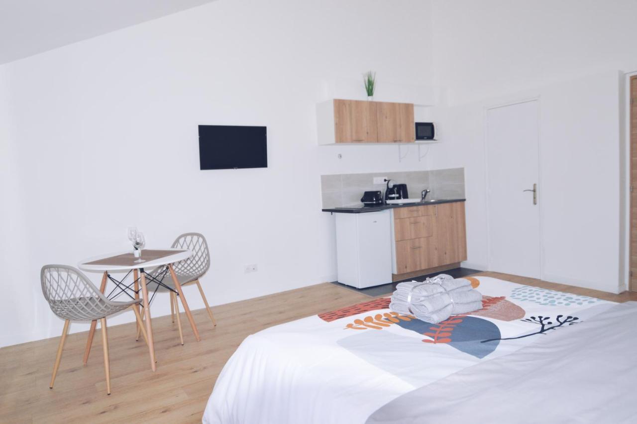 Studios Lsquare-Residence Chatellerault Exterior photo